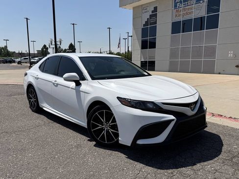 Used 2023 Toyota Camry SE FWD image 2