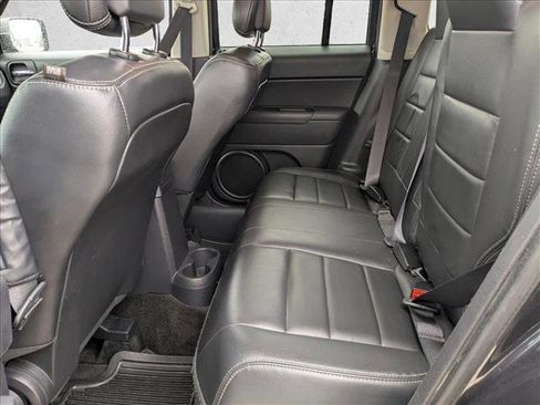 Used 2016 Jeep Patriot High Altitude image 18