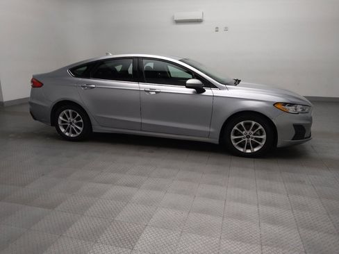 Used 2020 Ford Fusion SE image 11