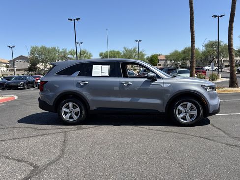 Certified 2023 Kia Sorento LX FWD image 2