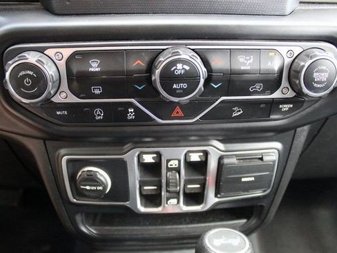 Used 2020 Jeep Wrangler Unlimited Sahara image 14