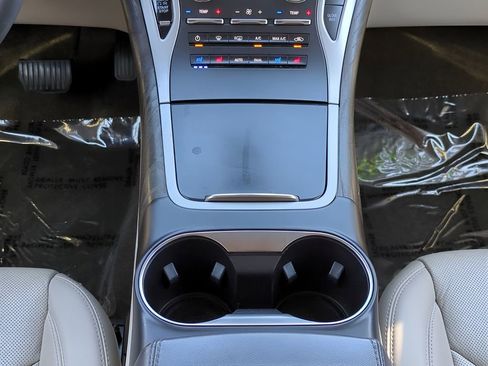 Used 2017 Lincoln MKX Reserve w/ Driver Assistance Package image 18