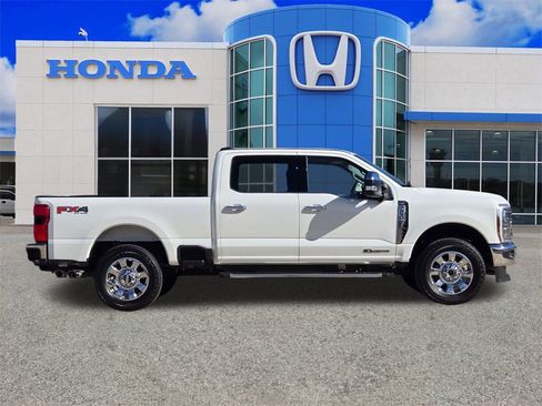 Used 2025 Ford F250 Lariat w/ Chrome Package image 2