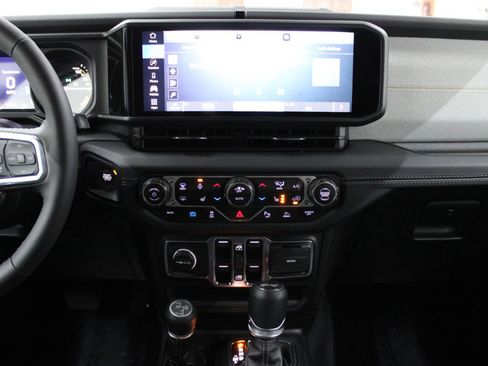 Used 2025 Jeep Wrangler Unlimited Sahara w/ Safety Group image 21