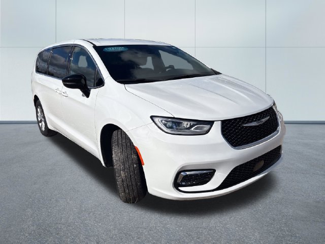 Used 2026 Chrysler Pacifica Select AWD/4WD image 5