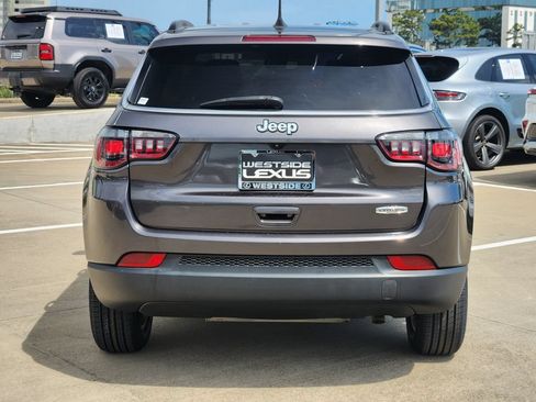 Used 2022 Jeep Compass Latitude FWD image 6