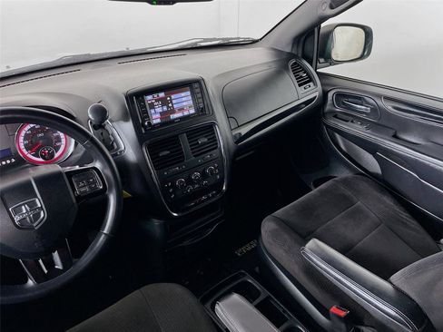Used 2014 Dodge Grand Caravan SE image 25