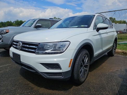 Used 2020 Volkswagen Tiguan SE w/ Panoramic Sunroof Package AWD/4WD image 3