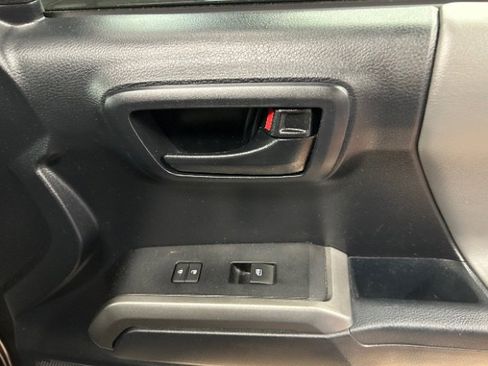 Used 2018 Toyota Tacoma SR5 image 9