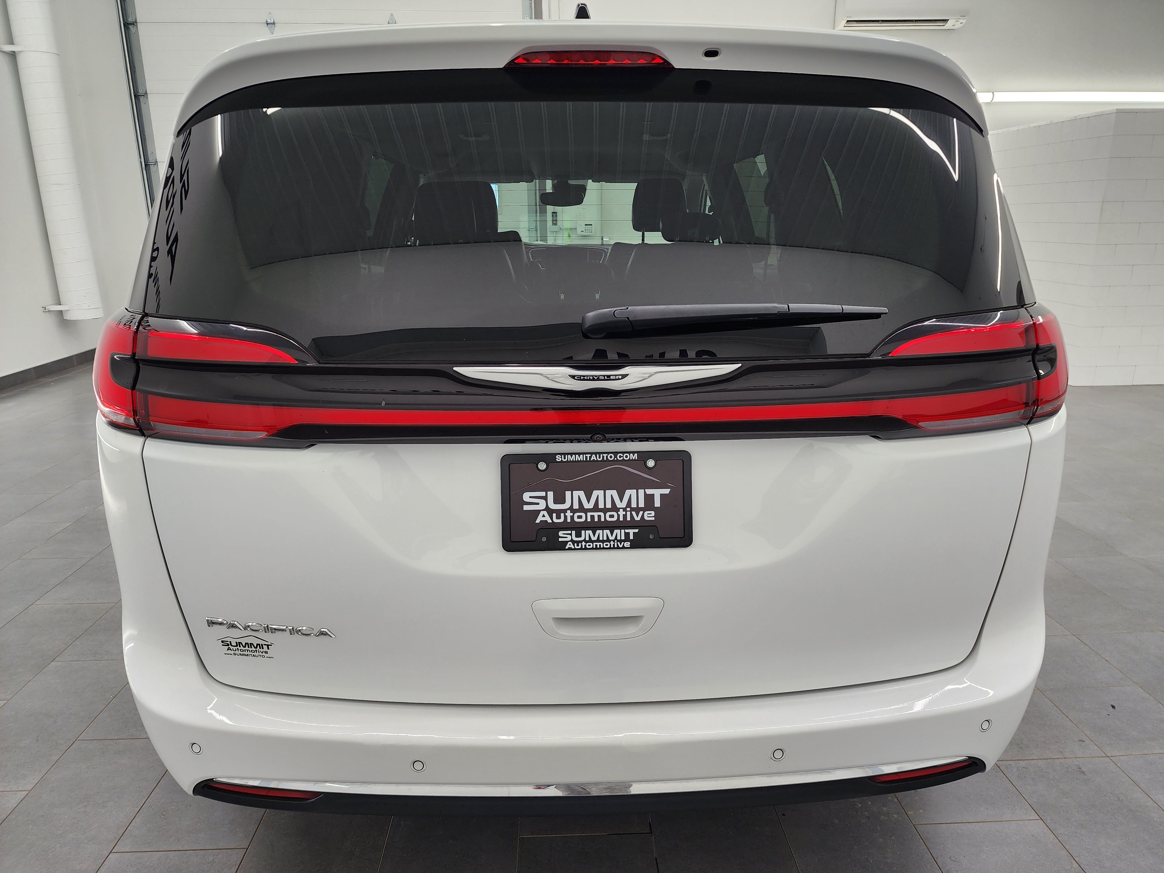Used 2024 Chrysler Pacifica Touring-L FWD image 26