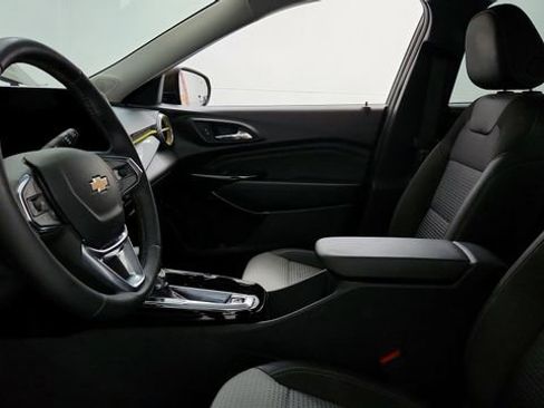 Certified 2024 Chevrolet Trax LT w/ Driver Confidence Package image 12
