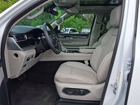 Used 2022 Jeep Wagoneer Series II w/ Premium Group I AWD/4WD image 14