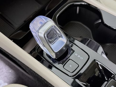 Certified 2026 Volvo XC40 B5 Plus w/ Protection Package Premier AWD/4WD image 16