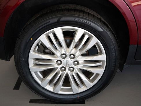Used 2018 Cadillac XT5 Premium Luxury FWD image 9