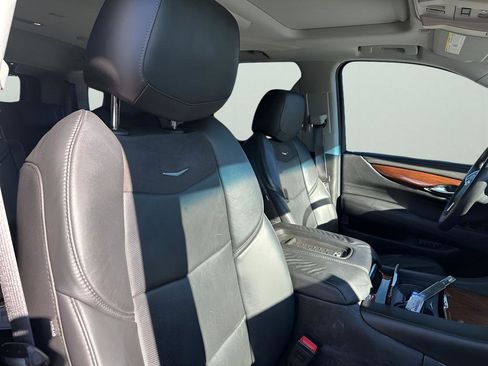 Used 2016 Cadillac Escalade Premium image 15