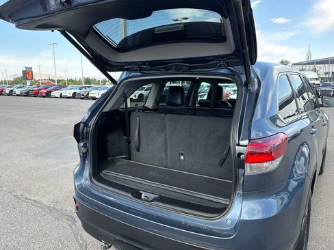 Used 2019 Toyota Highlander Plus AWD/4WD image 16