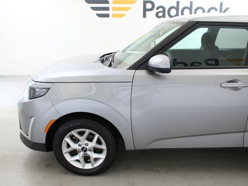 Used 2023 Kia Soul LX w/ LX Technology Package FWD image 5