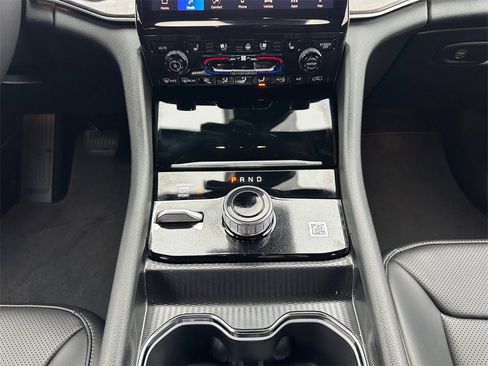 New 2025 Jeep Grand Cherokee Limited w/ Luxury Tech Group II image 13