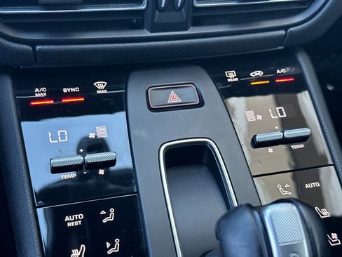 Certified 2024 Porsche Macan AWD/4WD image 20