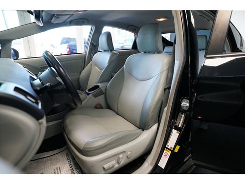 Used 2014 Toyota Prius Four image 11