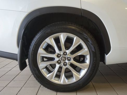 Used 2023 Toyota Highlander Limited AWD/4WD image 35
