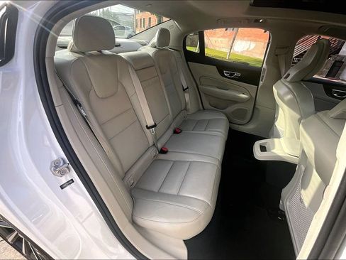 Used 2021 Volvo S60 T5 Momentum FWD image 38