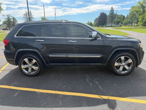 Used 2011 Jeep Grand Cherokee Overland AWD/4WD image 4