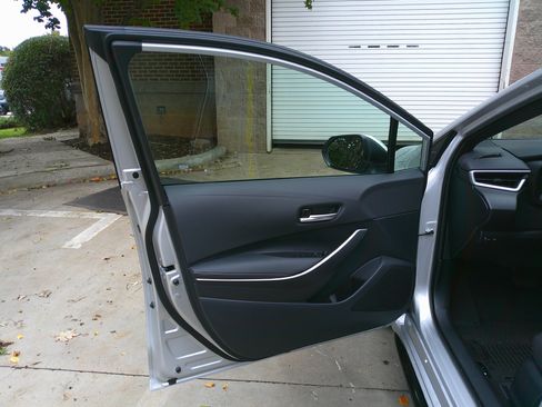 Used 2025 Toyota Corolla SE image 18