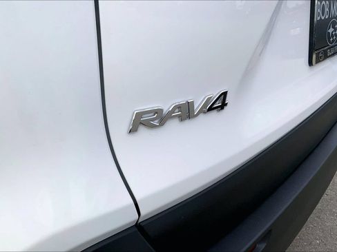 Used 2021 Toyota RAV4 LE AWD/4WD image 24