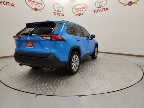 Used 2021 Toyota RAV4 XLE Premium image 8