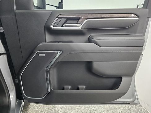 Used 2025 Chevrolet Silverado 3500 LTZ w/ LTZ Convenience Package AWD/4WD image 28
