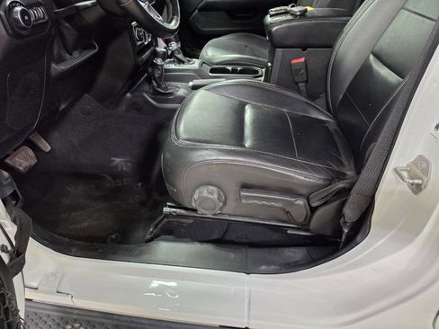 Used 2018 Jeep Wrangler Unlimited Sahara AWD/4WD image 23
