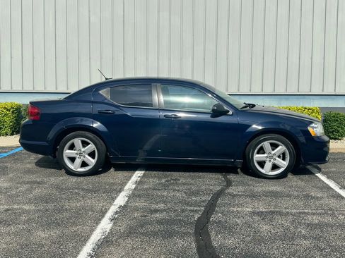 Used 2013 Dodge Avenger SE image 2
