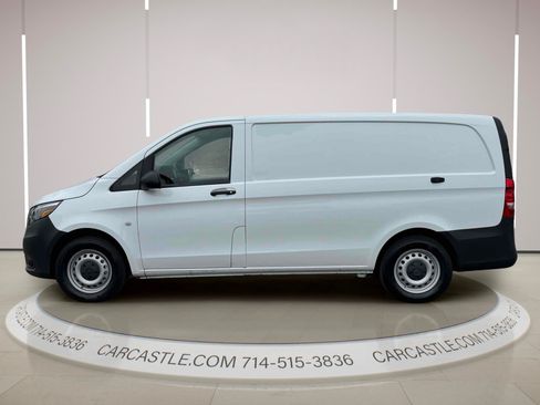 Used 2022 Mercedes-Benz Metris image 2