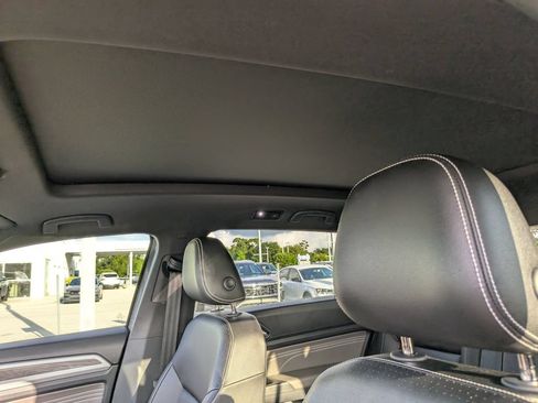 Certified 2023 Volkswagen Atlas Cross Sport SE w/ Panoramic Sunroof Package FWD image 19