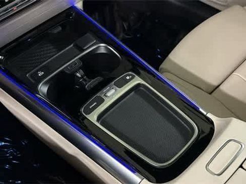 Used 2025 Mercedes-Benz GLA 250 4MATIC image 21