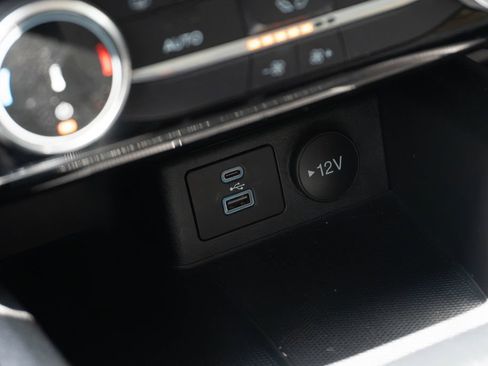 Used 2022 Ford Escape SE w/ SE Sport Appearance Package FWD image 25