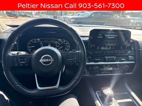 Certified 2022 Nissan Pathfinder SL w/ SL Premium Package FWD image 16