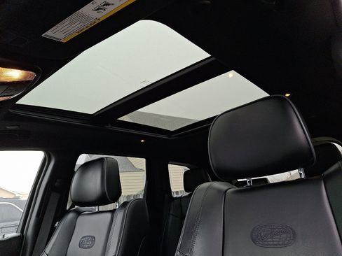 Used 2020 Jeep Grand Cherokee Overland image 14