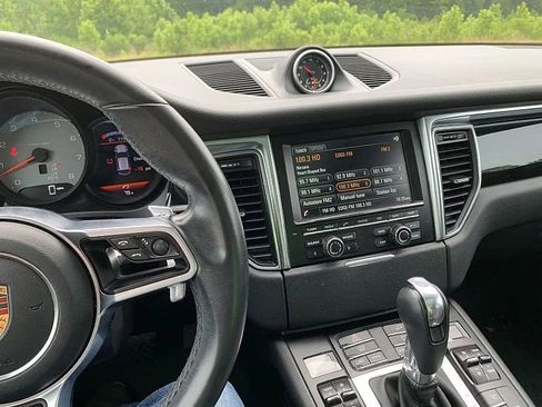 Used 2016 Porsche Macan S image 12