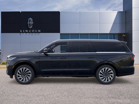 New 2026 Lincoln Navigator L Black Label AWD/4WD image 3