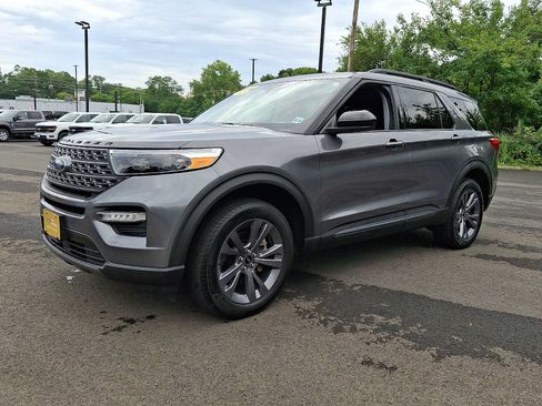 Certified 2023 Ford Explorer XLT w/ Equipment Group 202A AWD/4WD image 3
