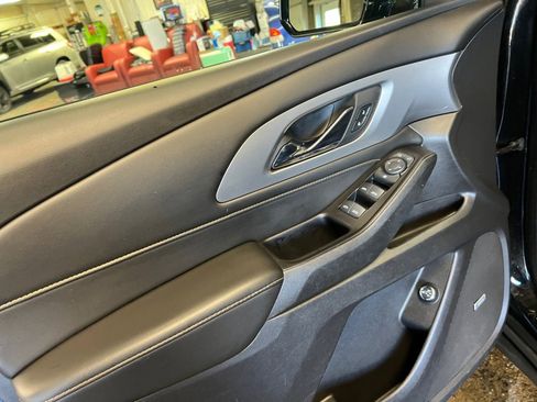 Used 2018 Chevrolet Traverse LT image 36