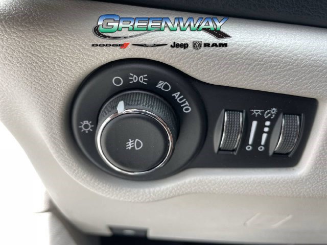 Used 2017 Chrysler Pacifica Platinum FWD image 32