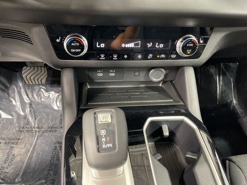 New 2025 Mitsubishi Outlander SE image 15