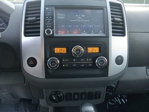 Used 2021 Nissan Frontier SV w/ Midnight Edition Floor Mats AWD/4WD image 21