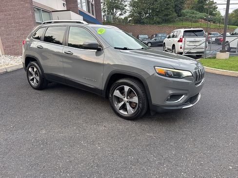 Used 2019 Jeep Cherokee Limited w/ Trailer Tow Group AWD/4WD image 2