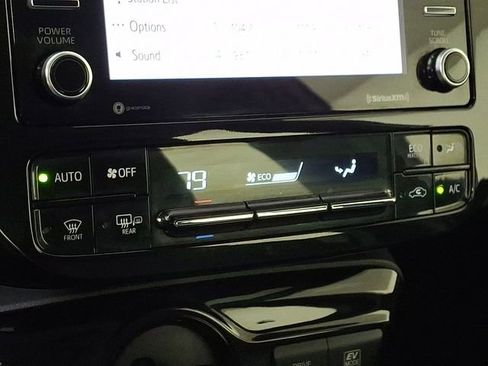 Used 2021 Toyota Prius LE w/ Carpet Mat Package (TMS) FWD image 17