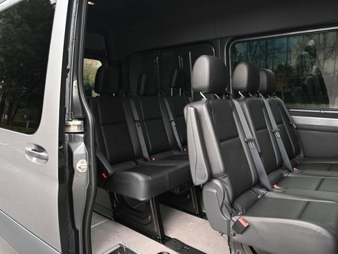 Used 2020 Mercedes-Benz Sprinter 2500 image 18