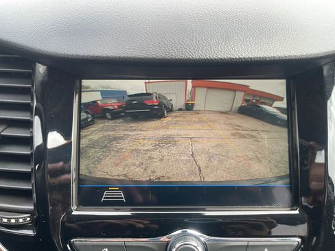 Used 2019 Chevrolet Trax LT w/ LT Convenience Package FWD image 21